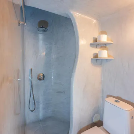 Апартаменты Vivid Caves 2 Bedroom Cavehouse Foinikia (Santorini)