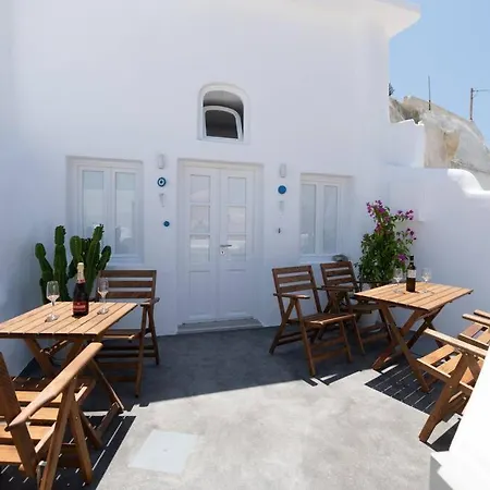 Vivid Caves 2 Bedroom Cavehouse Apartment Foinikia (Santorini)